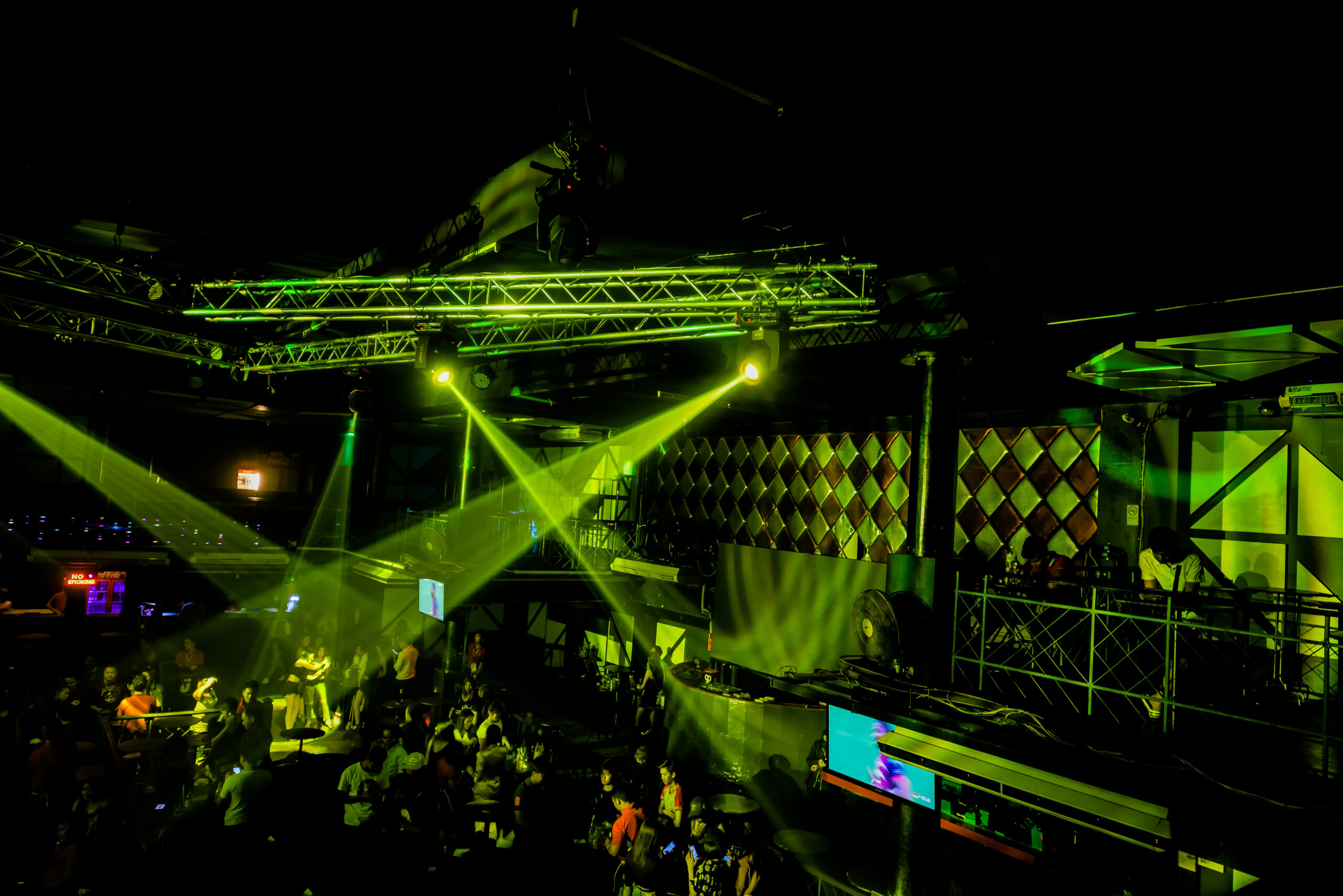 High-energy corporate banquet and event experience designed by YMVRSL Reklam Ajansı in Ankara, Turkey.